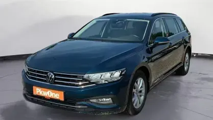 Gebraucht VW Passat 150 PS (110 kW) 2023 Blau Kombi