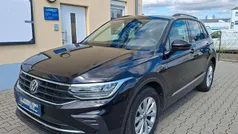 Deep black perleffekt Gebraucht 2022 VW Tiguan Life SUV | 24.890 € (Guter Preis)