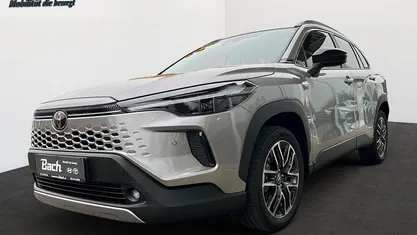 Grau Gebraucht 2025 Toyota Corolla Cross SUV | 39.990 € (Fairer Preis)