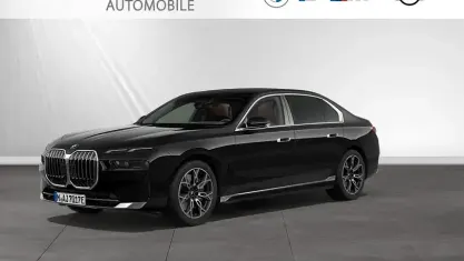 Gebraucht BMW 750e Comfort Edition 489 PS (359 kW) 2025 Black sapphire metallic Limousine