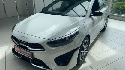 Neu Kia Ceed Sportswagon GT-Line 140 PS (102 kW) 2025 Deluxeweiss Kombi
