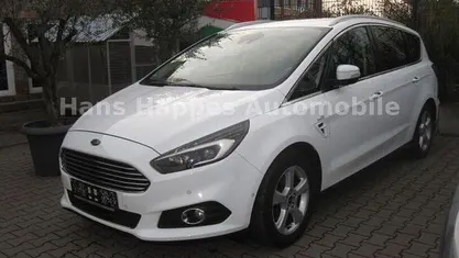 Weiß Gebraucht 2016 Ford S-MAX Titanium Van / Kleinbus | 12.990 € (Guter Preis)