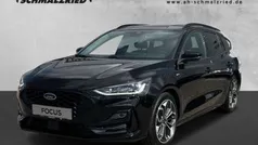 Obsidianschwarz metallic Gebraucht 2024 Ford Focus ST-Line X Kombi | 29.970 € (Fairer Preis)