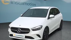 Weiß Gebraucht 2023 Mercedes B180 Van / Kleinbus | 27.799 € (Superpreis)