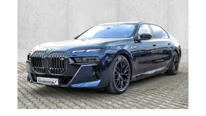 Gebraucht BMW M760e M Sport 571 PS (419 kW) 2025 Blau Limousine