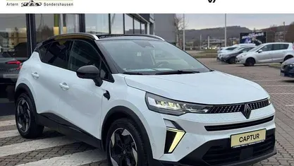 Weiß (perlmuttweiß&dach blackpearlschwarz () Gebraucht 2025 Renault Captur Techno SUV | 25.990 € (Fairer Preis)