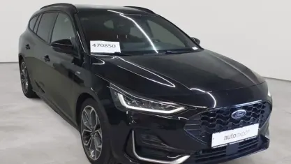 Gebraucht Ford Focus ST-Line 120 PS (88 kW) 2023 Agate black metallic Kombi