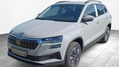 Grau Gebraucht 2024 Skoda Karoq Selection SUV | 28.990 € (Superpreis)