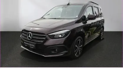 Gebraucht Mercedes T180 Progressive 116 PS (85 kW) 2024 Rot Van / Kleinbus