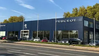 Gebraucht Peugeot 2008 Allure 101 PS (74 kW) 2024 Grau SUV