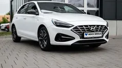 Weiß Gebraucht 2024 Hyundai i30 Advantage Limousine | 21.490 € (Guter Preis)