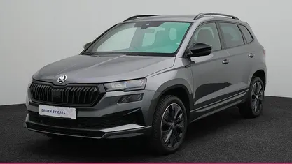 Graphitegrau metallic Gebraucht 2024 Skoda Karoq SportLine SUV | 31.450 € (Fairer Preis)