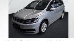 Oyster silver metallic Gebraucht 2024 VW Touran Comfortline Van / Kleinbus | 29.840 € (Guter Preis)