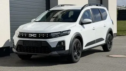 Neu Dacia Jogger Comfort 110 PS (80 kW) 2026 Schwarz Van / Kleinbus
