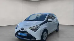 Weiß Gebraucht 2020 Toyota Aygo X-play Kleinwagen | 7.490 € (Fairer Preis)