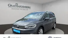 Grau Gebraucht 2024 VW Touran Highline Van / Kleinbus | 36.777 € (Fairer Preis)