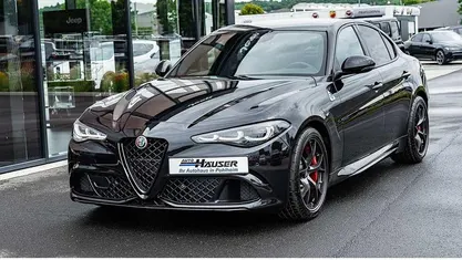 Nuova Alfa Romeo Giulia Quadrifoglio 519 CV (381 kW) 2025 Nero Berlina