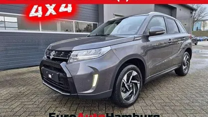 Titan dark gray pearl metallic Neu 2025 Suzuki Vitara Comfort+ SUV | 27.590 € (Guter Preis)