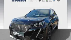Schwarz (met. perla nera schwarz (m09v)) (metallic) Gebraucht 2023 Peugeot 2008 Allure SUV | 20.100 € (Fairer Preis)