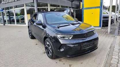 Neu Opel Mokka-e Ultimate 114 kW (156 PS) 2026 Gruen SUV