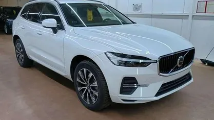 Weiß Gebraucht 2024 Volvo XC60 Core SUV | 40.890 € (Guter Preis)