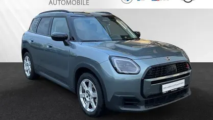 Smokey green metallic Gebraucht 2025 Mini Countryman SUV | 32.750 € (Superpreis)