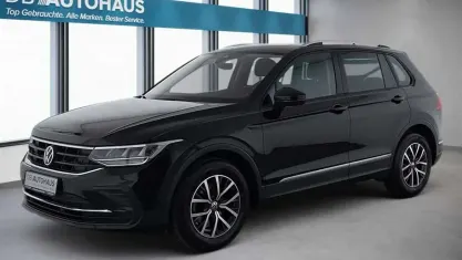 Gebraucht VW Tiguan Life 150 PS (110 kW) 2023 Schwarz SUV