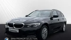 Schwarz Gebraucht 2021 BMW 320 Advantage Kombi | 26.868 € (Fairer Preis)