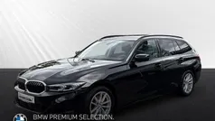 Schwarz Gebraucht 2023 BMW 320 Shadowline Kombi | 33.970 € (Fairer Preis)