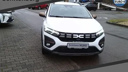 Weiß schwarz Gebraucht 2025 Dacia Sandero Extreme Kleinwagen | 17.899 € (Fairer Preis)