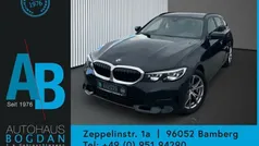 Black sapphire (metallic) Gebraucht 2022 BMW 330 Sport Line Kombi | 29.980 € (Guter Preis)