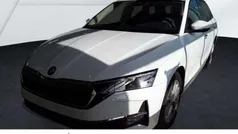 Moonweiss metallic Gebraucht 2024 Skoda Octavia Selection Kombi | 32.880 € (Fairer Preis)