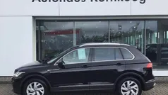 Deep black (metallic) Gebraucht 2023 VW Tiguan Elegance SUV | 31.990 € (Guter Preis)