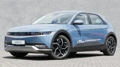 Gebraucht Hyundai Ioniq 5 Basis 167 kW (228 PS) 2023 Lucid blue / mic SUV