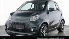 Grün Gebraucht 2023 Smart ForTwo Electric Drive Prime Exclusive Coupé | 17.700 € (Fairer Preis)