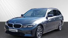Grau Gebraucht 2022 BMW 330e Sport Line Kombi | 29.990 € (Fairer Preis)