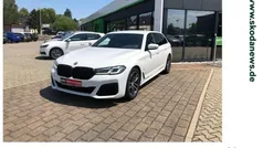Weiß (alpinweiss iii) Gebraucht 2022 BMW 520 M Sport Kombi | 33.950 € (Fairer Preis)