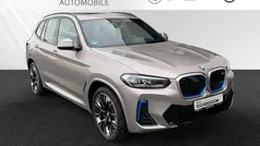Kaschmirsilber metallic Gebraucht 2024 BMW iX3 Sport Line SUV | 51.800 € (Guter Preis)