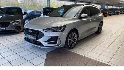 Silber Gebraucht 2024 Ford Focus ST-Line X Kombi | 24.981 € (Guter Preis)