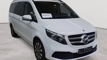 Gebraucht Mercedes V220 163 PS (119 kW) 2022 Arktisweiß Van / Kleinbus