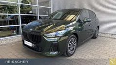Sanremo green metallic Gebraucht 2022 BMW 223 Active Tourer M Sport Van / Kleinbus | 33.990 € (Fairer Preis)