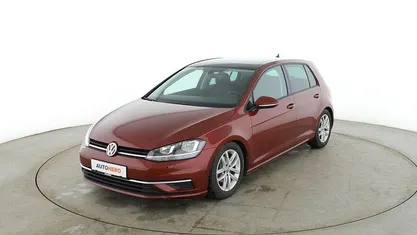 Gebraucht VW Golf VII Comfortline 2019 Rot Limousine