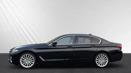 Black sapphire metallic (schwarz) Gebraucht 2022 BMW 530 Luxury Line Limousine | 38.490 € (Fairer Preis)