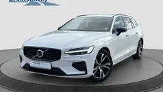 Ice white solid (weiß) Gebraucht 2022 Volvo V60 R-Design Kombi | 38.460 € (Fairer Preis)