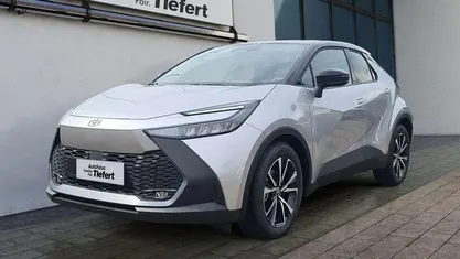 Shimmering silver metallic / dach schwarz Gebraucht 2023 Toyota C-HR Team SUV | 29.990 € (Fairer Preis)
