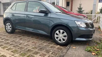 Graphitegrau metallic (metallic) Gebraucht 2024 Skoda Fabia Selection Kleinwagen | 17.290 € (Fairer Preis)