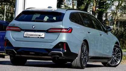 Gebraucht BMW 550e M Sport 489 PS (359 kW) 2025 Grün Kombi