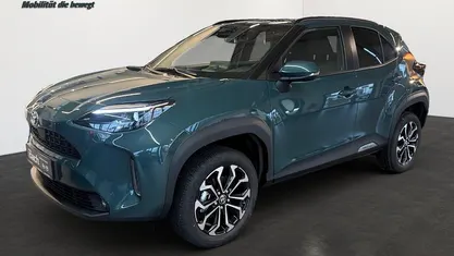 Neu Toyota Yaris Cross 131 PS (96 kW) 2025 Grün SUV