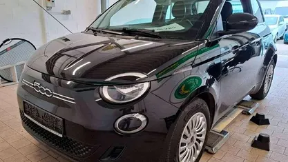 Schwarz Gebraucht 2021 Fiat 500e Action Kleinwagen | 11.989 € (Fairer Preis)