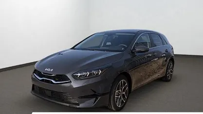 Neu Kia Ceed Style 140 PS (102 kW) 2025 Weiss Kleinwagen